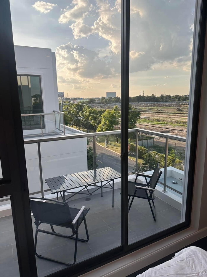 picture Renting 4bed luxury house ready to move in - 7/18