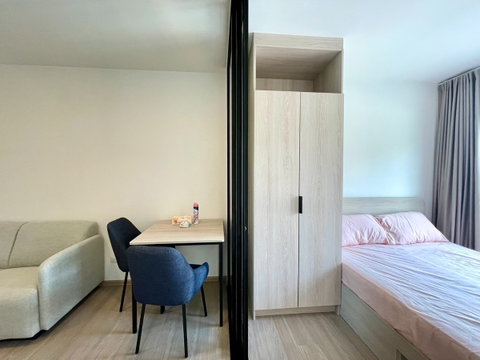 For rent, Dcondo Vale Sriracha, a new condo near Kasetsart University Sriracha. Ready for rent, there are many rooms, fully furnished