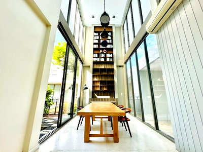 ขายบ้านเดี่ยว : For Sale : บ้านเดี่ยวติดทะเลชลบุรี : หมู่บ้านคาซาลูน่า - สัมผัสทะเลเพียงก้าวเดียว (บางแสน บางพระ)