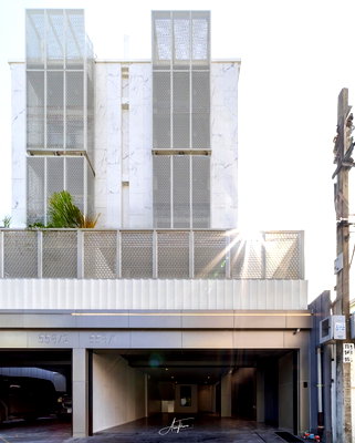 Twin houses for rent Watthana : Renting House at Ekkamai Cat friendly with elevator 3beds
