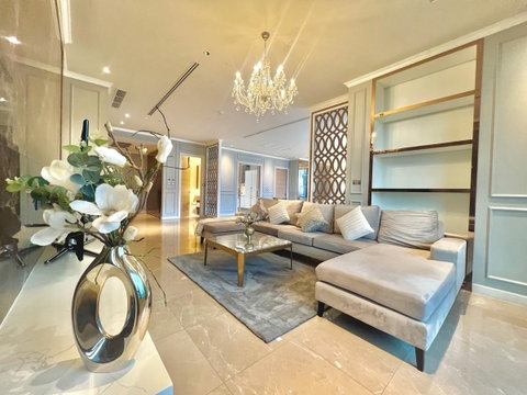 LTH11195RE-Condo FOR RENT at Sindhorn residence Size 229 sqm. 2 beds 3 baths Near BTS Chit Lom Station ONLY 300K/Month