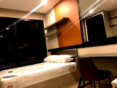 คอนโดให้เช่า : Ashton Chula Silom【𝐑𝐄𝐍𝐓】🔥 ห้องมินิมอล ตกแต่งเรียบง่าย วิวใจกลางเมือง เฟอร์นิเจอร์ครบ ใกล้ MRT สามย่าน 🔥 ติดต่อไลน์ไอดี: @hacondo