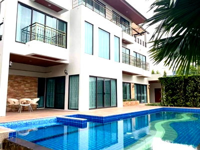 Houses for rent DONKI Mall Thonglor   : For Rent: 3-Storey Detached House, 200 sq.w., 6 Bedrooms in the Rama 9 Area, with Private Swimming Pool.