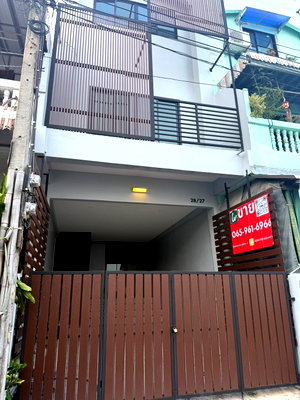 Townhouses for sale Pracha Uthit Road : 🏡💥Selling a 3-storey townhouse, Mitmaitri Village (Newly renovated, Modern Loft style), Pracha Uthit 54💥🏡