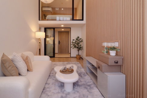 For rent : Soho bangkok Ratchada, Duo space room, 2 bedrooms, near MRT Huai Khwang station, only 200 meters.