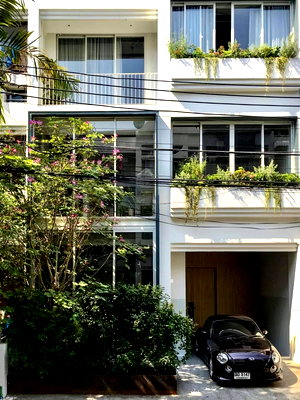 บ้านแฝด บิ๊กซี ซูเปอร์เซ็นเตอร์ เอกมัย : ขายบ้านสุขุมวิท 49 Townhouse 4 ชั้น 240 ตร.ม พร้อมพงษ์ ทองหล่อ ใกล้ สมิติเวช Emporium บ้านสวยพร้อมอยู่ ใช้เป็น Home office ขายพร้อมผู้เช่า 087-9074045