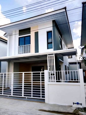 บ้านแฝด ม.เทคโนโลยีราชมงคลตะวันออก : ขายบ้านแฝดสไตล์บ้านเดี่ยว 2 ชั้น หมู่บ้านเดอะ เพอร์เฟค ฮิลล์ หนองมน ชลบุรี 
