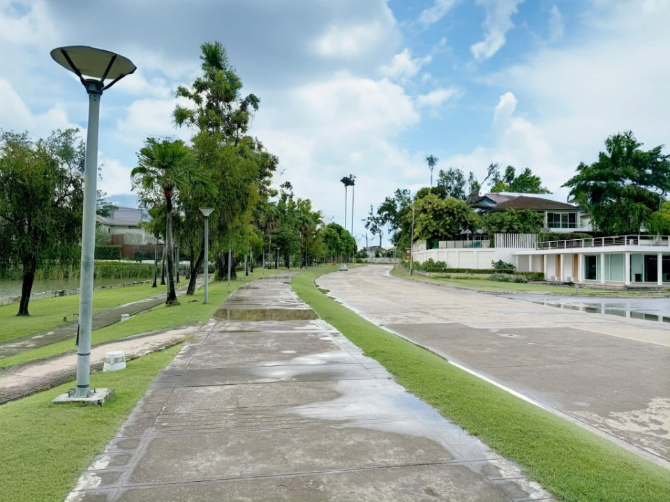 รูป ขายบ้านในโครงการหรูซีรีนเลค เดินทางสะดวก ใกล้โรงเรียนนานาชาติหลายแห่ง ตกแต่ง built-in ทั้งหลัง เฟอร์นิเจอร์ครบ พร้อมเข้าอยู่ - SW001928 - รูปที่ 11/13