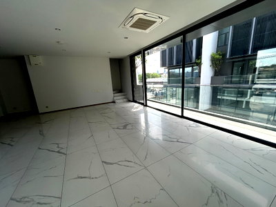 Home office for sale Bangkok : New 6-storey home office for sale, 201 AVENUE project, in the heart of Ekkamai-Rama 9, usable area over 620 sq m.