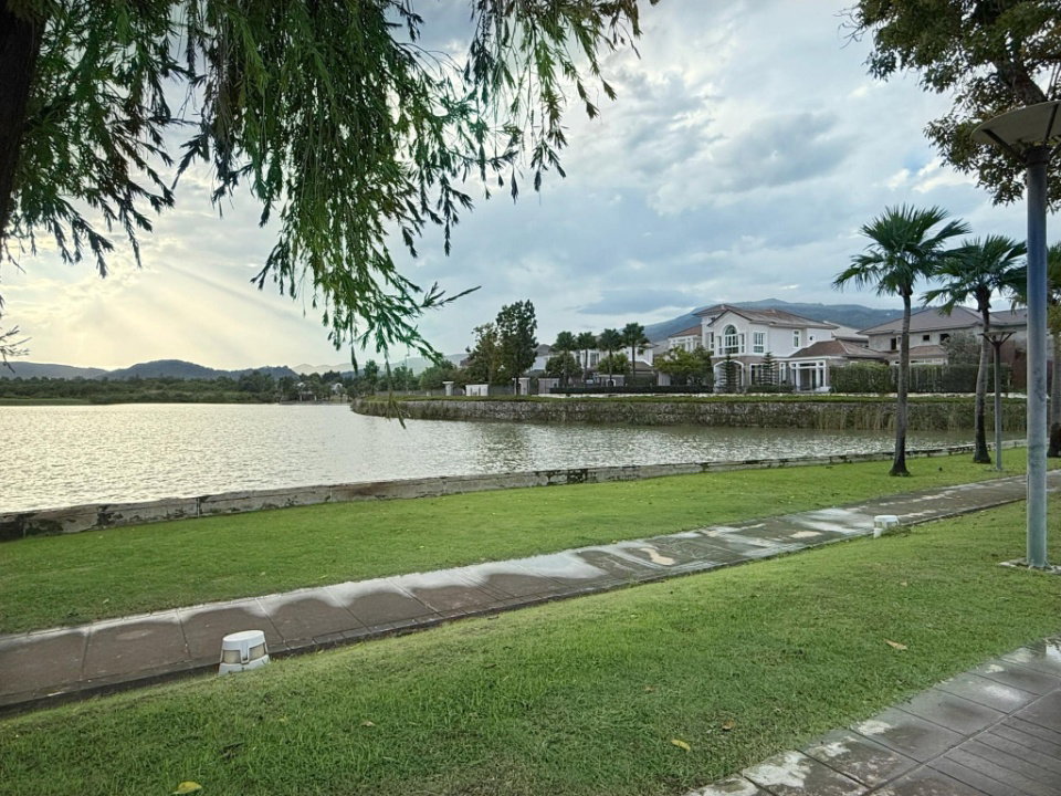 รูป ขายบ้านในโครงการหรูซีรีนเลค เดินทางสะดวก ใกล้โรงเรียนนานาชาติหลายแห่ง ตกแต่ง built-in ทั้งหลัง เฟอร์นิเจอร์ครบ พร้อมเข้าอยู่ - SW001928 - รูปที่ 10/13