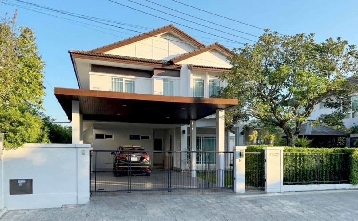 รูป ขายบ้านในโครงการหรูซีรีนเลค เดินทางสะดวก ใกล้โรงเรียนนานาชาติหลายแห่ง ตกแต่ง built-in ทั้งหลัง เฟอร์นิเจอร์ครบ พร้อมเข้าอยู่ - SW001928 - รูปที่ 2/13