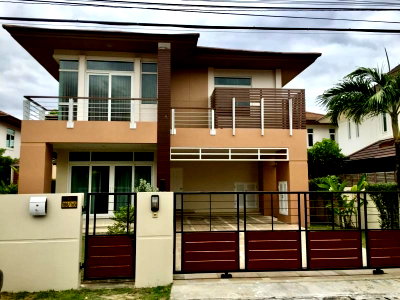 เช่าบ้านเดี่ยว ชลบุรี : ให้เช่าบ้านสวยพร้อมอยู่ หมู่บ้านเดอะบูเลอวาร์ด ศรีราชา ชลบุรี 