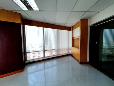 Office for rent : Code: KJ3161  for rent OFFICE Forum Tower // Line ID: @kjcondo (with @) //