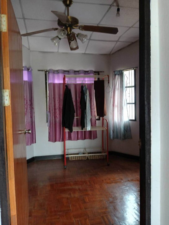 รูป ขายบ้านเดี่ยว 2 ชั้น 4 ห้องนอน ใกล้เซ็นทรัลเฟส เหมาะสำหรับรีโนเวท ปล่อยขาย - รูปที่ 4/15