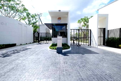 Townhouses for rent : House for rent Baan Klang Muang Srinakarin-On Nut, ready to move in. If interested, contact Line @goodmanpro or call 0999029192.