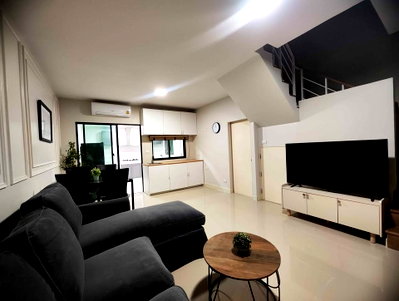 Townhouses for rent : House for rent Baan Klang Muang Srinakarin-On Nut, ready to move in. If interested, contact Line @goodmanpro or call 0999029192.