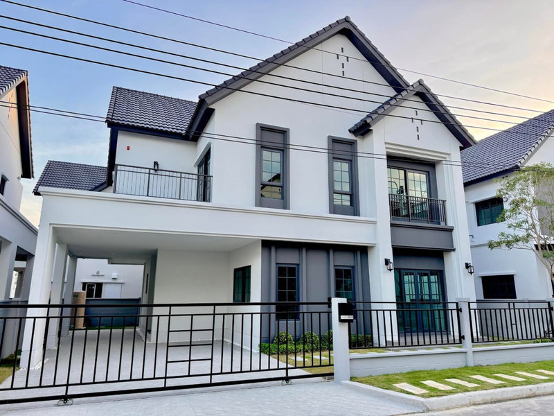 Houses for sale : LTH11293-House FOR SALE at Centro Bangna Size 62 sqw. 256 sqm. 4 beds 5 baths Near Mega Bangna ONLY 13.5 MB