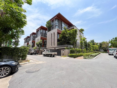 For Sales Single House 4 Beds 5 Baths Gorgeous house in the heart of Bangkok Near MRT Lumpini 