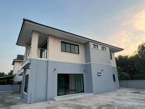 บ้านหลังใหญ่ 2 ชั้น 110 ตรวา. กลางเมืองระยอง