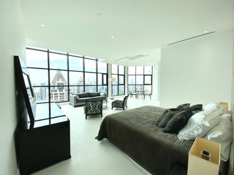 LTHC11326-Sathorn garden penthouse FOR SALE Size 462 sqm. 3 beds 3 baths Near MRT Lumphini Station ONLY 95 MB.