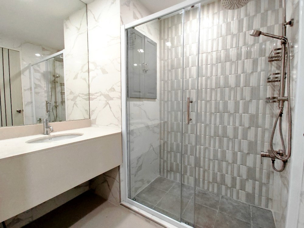 picture #S1422 For Rent The  Trendy condominium - 7/7
