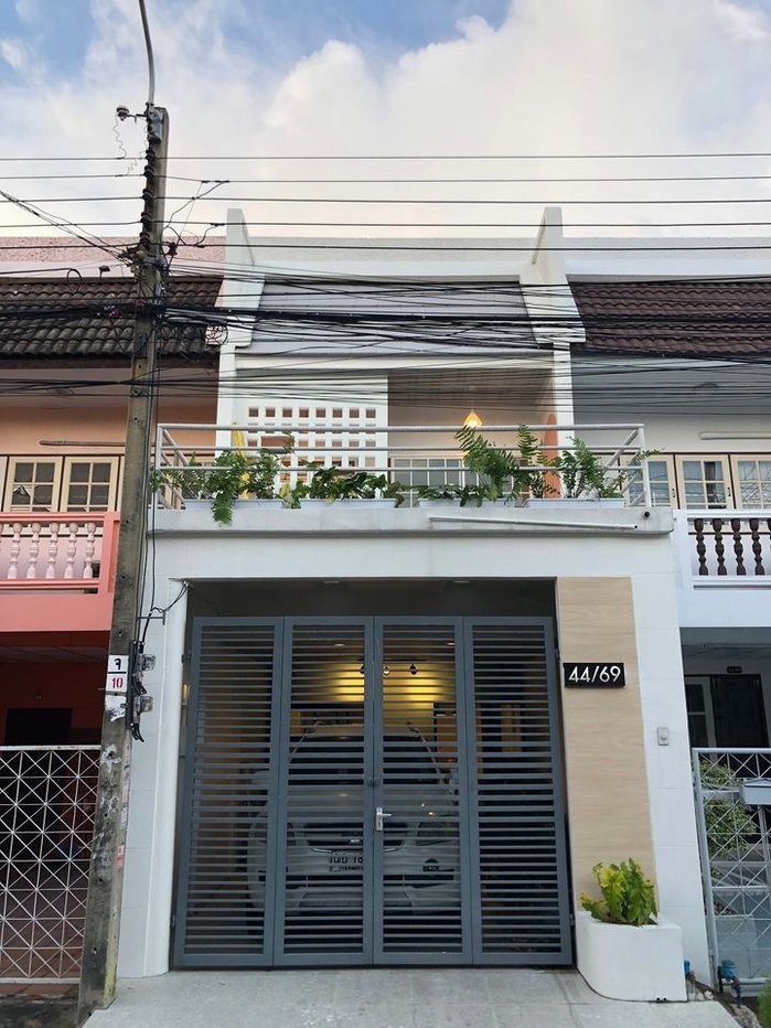 รูป ให้เช่าทาวน์เฮ้าส์ 2 ชั้น ซอยนวมินทร์ 149 tel.0999983897 - รูปที่ 2/17