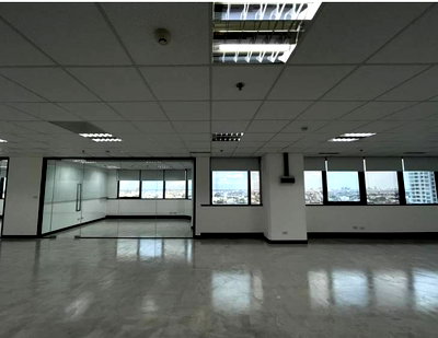 Office for rent : Office space for rent, Ratchadaphisek Road, Olympia Thai Tower, 21st floor, area 229 sq m, partially decorated, rental fee 171,750 baht / month.