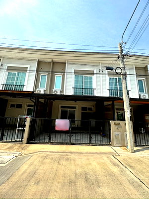 Townhouses for sale : Live a high-class life in a prime location house, Casa Waterside Village, Rama 5 !!