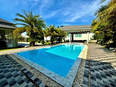 บ้านเดี่ยว วิทยาลัยอาชีวศึกษาธนบุรี : ขายบ้านเดี่ยว Garden Pool Villa พร้อมร้านกาแฟ และ ร้านอาหาร 2ไร่ เขาชีจรรย์ สัตหีบ