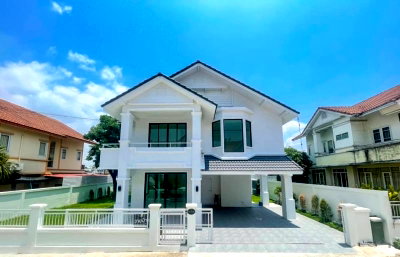 ขายบ้านเดี่ยว : ขายบ้านเดี่ยวรีโนเวทใหม่ทั้งหลัง หลังตลาดศุภฤกษ์ ศรีราชา, ชลบุรี