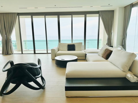 ขาย : Penthouse (Casalunar Paradiso) พื้นที่ 433 ตรม - 2 Bed 2 Bath มีสระว่ายน้ำส่วนตัว (Saensuk Subdistrict)