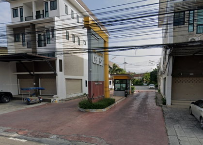 เดอะ เพอร์เฟค เครสท์