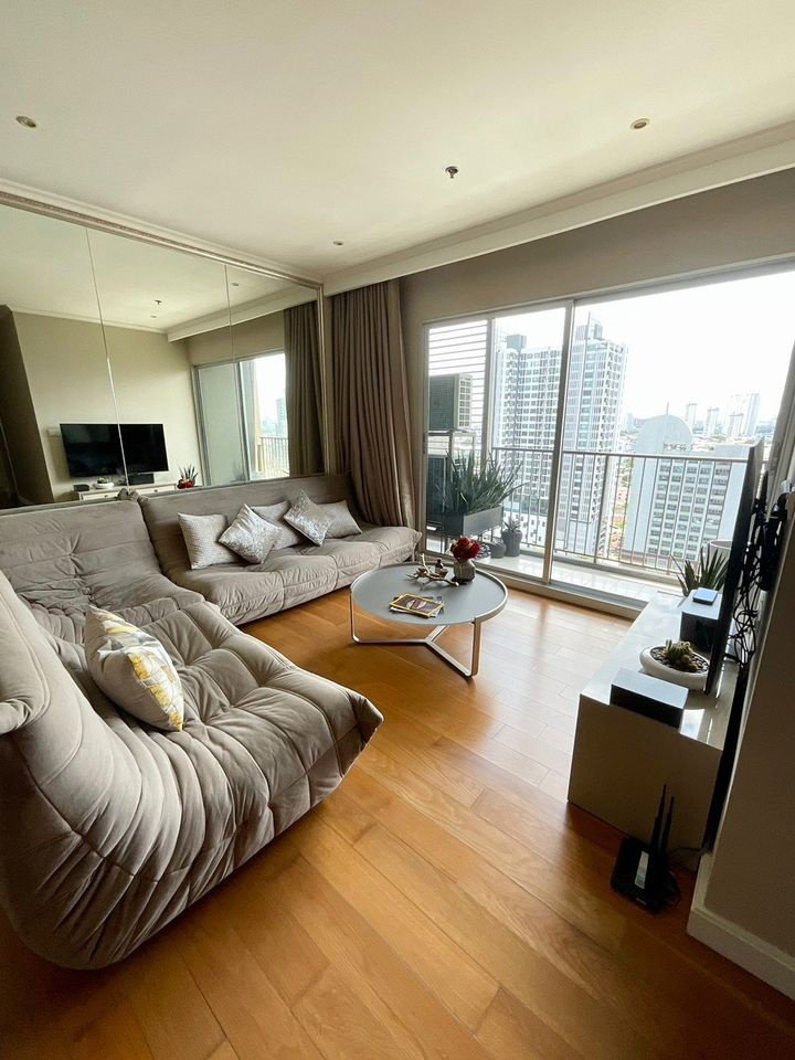 Hive ตากสิน สาทร  ติด BTS สถานีวงเวียนใหญ่     3 ห้องนอน 2 ห้องน้ำ   97 ตร.ม. ชั้น 22 
