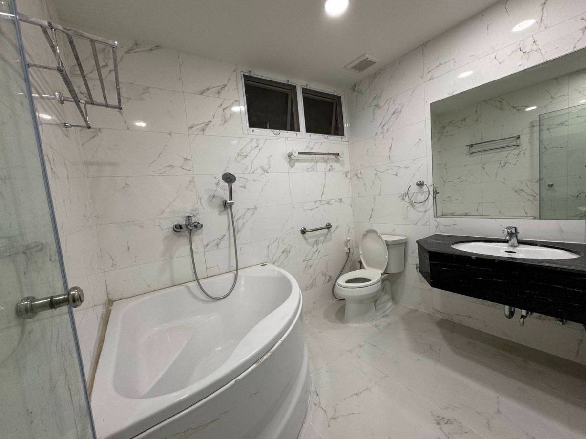 รูป 💥CP-6290💥ว่าง ให้ เช่า  บ้าน ถนน สารสิน👉แอดไลน์ @luxeliving  - รูปที่ 10/16