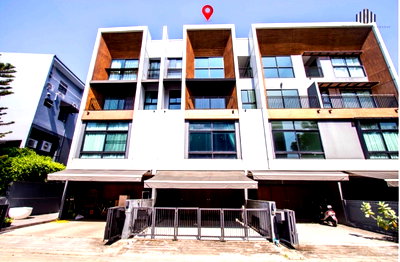 ขายทาวน์โฮม : ลดแรงเกินต้าน !! บ้านทาวน์โฮมราคาดีที่สุดในตลาด ทำเลลาดพร้าว 71 ซอย.สตรีวิทยา 2 ขายถูกโครงการ Arden ( อาร์เด้น) ขนาด 20 ตร.วาใช้สอย 185 ตร.เมตร 