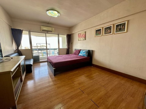 nson DepartmCondo for sale in the city center, cheap price, Sriracha Place, good location, near Robinson Department Storeent Store