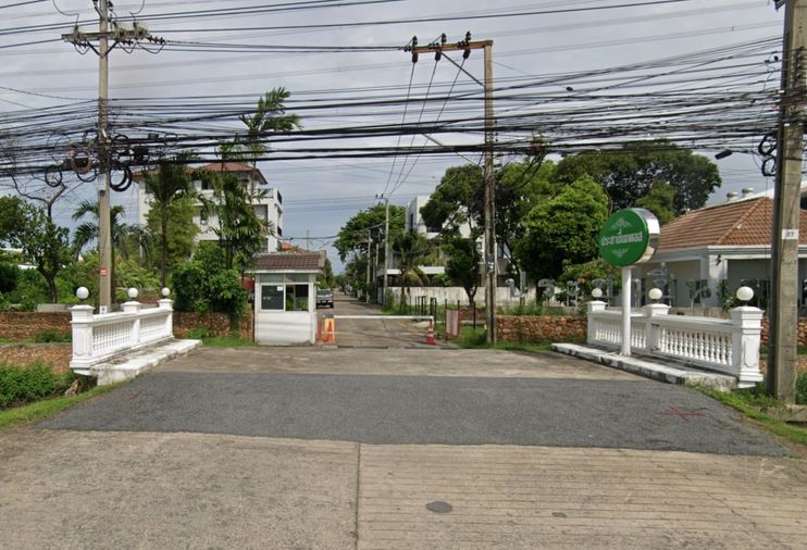 ประชาชื่นเพลส