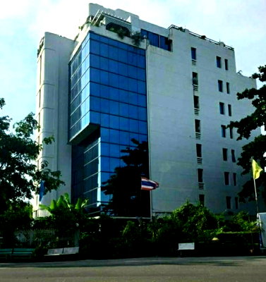 Office for rent : Office space for rent, Shinroj Building, 6th floor, area 300 sq m., 3 executive rooms, 1 meeting room, 4 bathrooms, rental fee 75,000 baht* /month