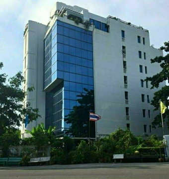 Office space for rent, Shinroj Building, 6th floor, area 300 sq m., 3 executive rooms, 1 meeting room, 4 bathrooms, rental fee 75,000 baht* /month