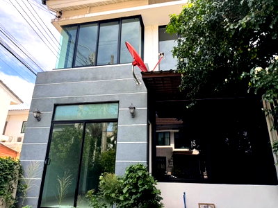 ทาวน์โฮม เขตมีนบุรี : ทาวน์โฮม 2 ชั้น หมู่บ้านเดอะวิลล่า รามคำแหง-สุวรรณภูมิ รามคำแหง 174 (PROPERTY PERFECT) 