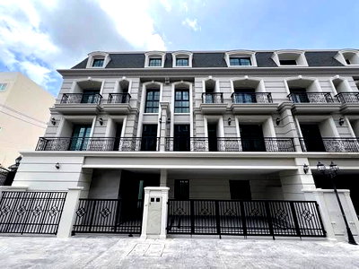 ทาวน์โฮม ถนนสาธุประดิษฐ์ : LTH11550 – The Legend Sathorn FOR SALE Size 67.2 sq.w. 840 sqm. 5 beds 6 baths Near Central Rama 3 ONLY 58 MB