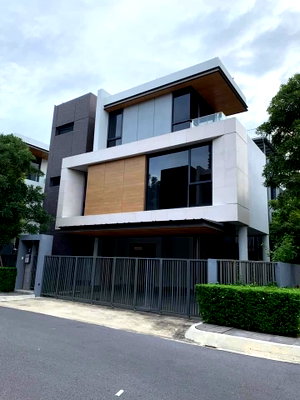 บ้านเดี่ยว กรุงเทพมหานคร : LTHC11555 – HOUSE FOR SALE Size 61.8 sq.w. 247.2 sqm. 5 beds 6 baths Near KingBridge Tower ONLY 57 MB