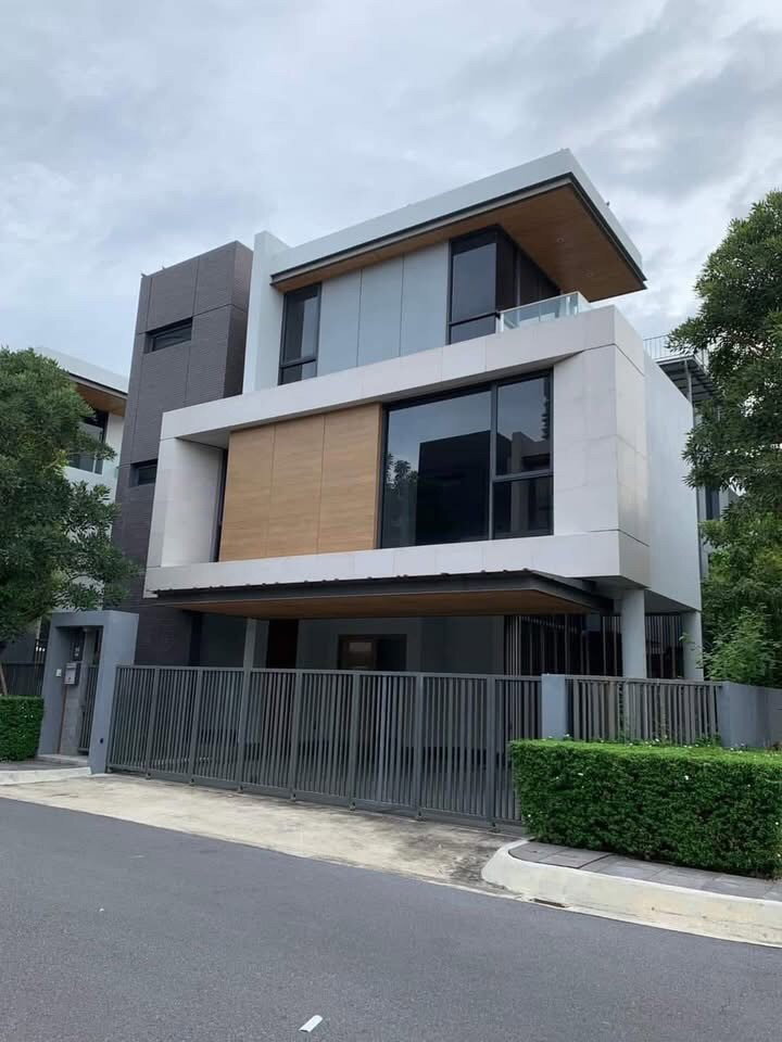 Houses for sale : LTHC11555 – HOUSE FOR SALE Size 61.8 sq.w. 247.2 sqm. 5 beds 6 baths Near KingBridge Tower ONLY 57 MB