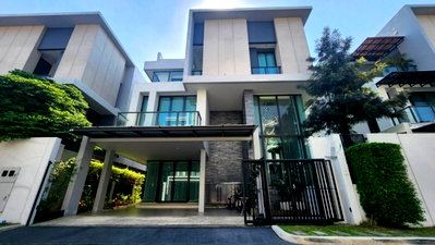 ขายบ้านเดี่ยว : บ้านเดี่ยวหรู 3 ชั้น สไตล์ Super Luxury Villa โครงการบ้านกลางเมือง คลาสเซ่ เอกมัย-รามอินทรา