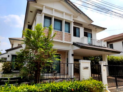 เช่าบ้านเดี่ยว รร.ฤทธิยะวรรณาลัย 2 :  หมู่บ้านมัณฑนา เลค วัชรพล ถนนสุขาภิบาล 5 ทำเลดี บ้านสวย เฟอร์ครบ พร้อมอยู่ !