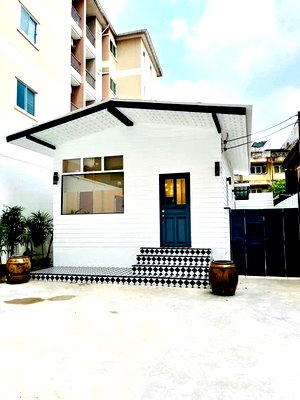 Houses for sale Charoen Krung Road : LTH11554 – HOUSE FOR SALE Size 38 sq.w. 152 sqm. 1 bed 1 bath Near BTS Surasak Station ONLY 30.4 MB