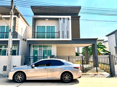 บ้านแฝดให้เช่า : ให้เช่าบ้านแฝด ม.ทริโอทาวน์ นาพร้าว ศรีราชา พร้อมอยู่, ชลบุรี