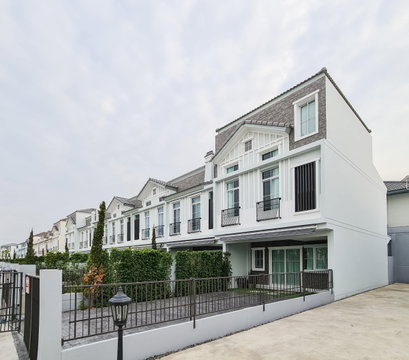 ให้เช่าบ้านทาวน์โฮม อินดี้ บางนา-รามคำแหง 2 ใกล้ MEGA Bangna (ST-02)