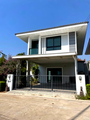 Houses for sale : Twin house for sale, secondhand, Maneerin Park project, Bang Phra, Sriracha, Chonburi.