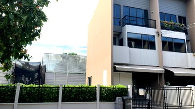 Townhouses for rent Boromarajonani College Of Nursing Noppharat Wachi : Townhome Baan Klang Muang Ladprao-Serithai     Home office  (available 1st Jun26)